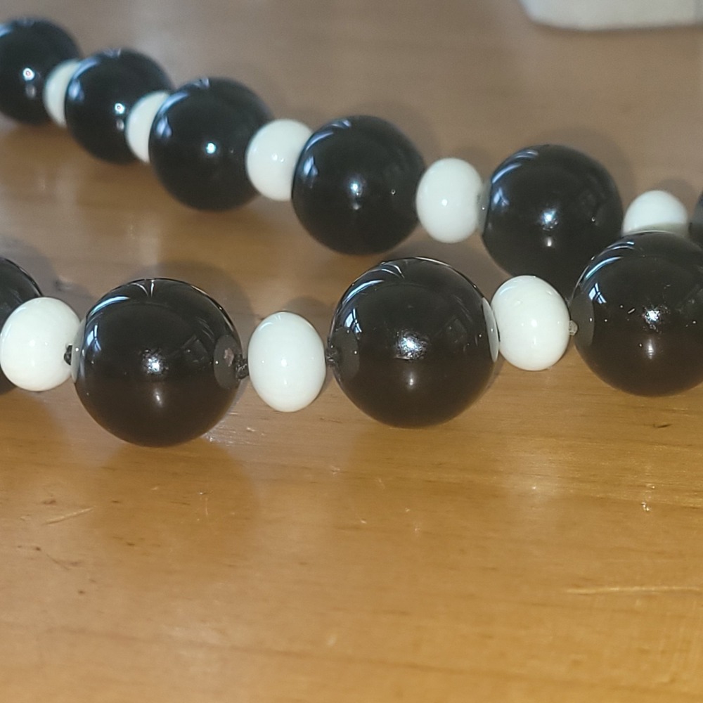 Vintage Chunky Black White Glass Graduated Bead Necklace Heavy 178g Mod